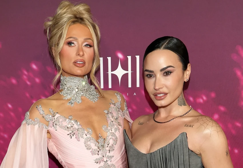 Пэрис Хилтон с семьёй, Хайди Клум, Лиззо, Деми Ловато, Sia и сын Синди Кроуфорд на премьере докфильма о Пэрис Хилтон