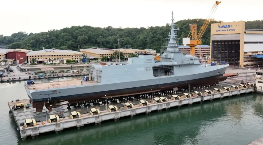 «Французы превратили корабль в долгострой»: фрегат Maharaja Lela покинул верфь