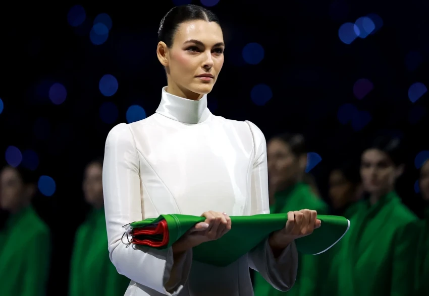 Мэрайя Кэри на сцене и девушка Леонардо ДиКаприо с флагом: как прошло открытие Олимпиады-2026