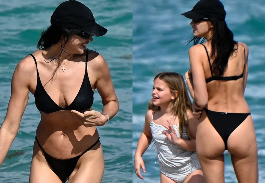 Ирину Шейк засняли в бикини на пляже с дочерью