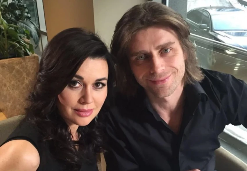 "До конца жизни будет одинок". В сети критикуют пиар-директора покойной Анастасии Заворотнюк, которая высказалась о личной жизни Петра Чернышёва