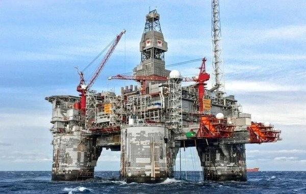 Цена нефти Brent превысила $119 за баррель впервые с июня 2022 года