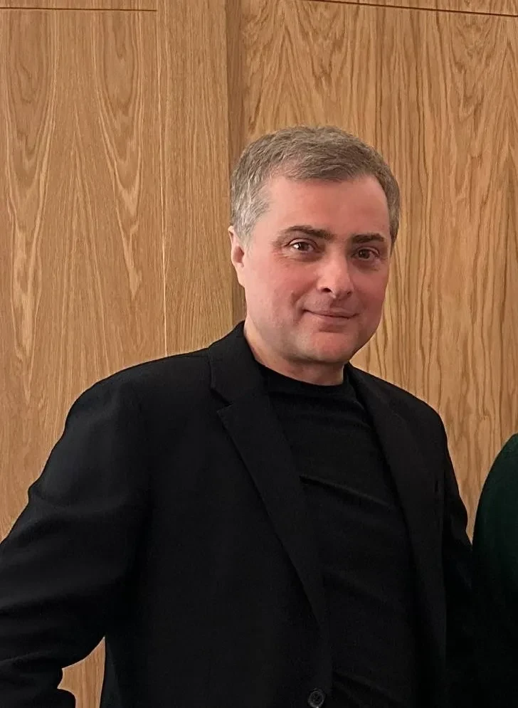 Владислав Сурков опроверг информацию о своём "экстренном" отъезде из России