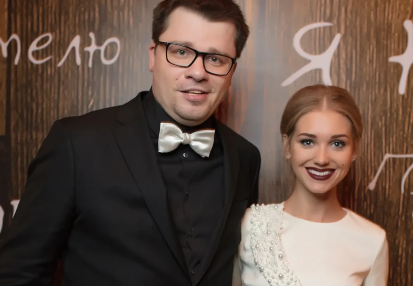 "За второй половиной дома". Кристина Асмус в свадебном платье затроллила бывшего мужа Гарика Харламова