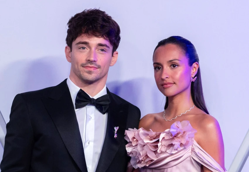 Звезда "Формулы-1" Шарль Леклер и его жена Александра вышли на свою первую красную дорожку после свадьбы