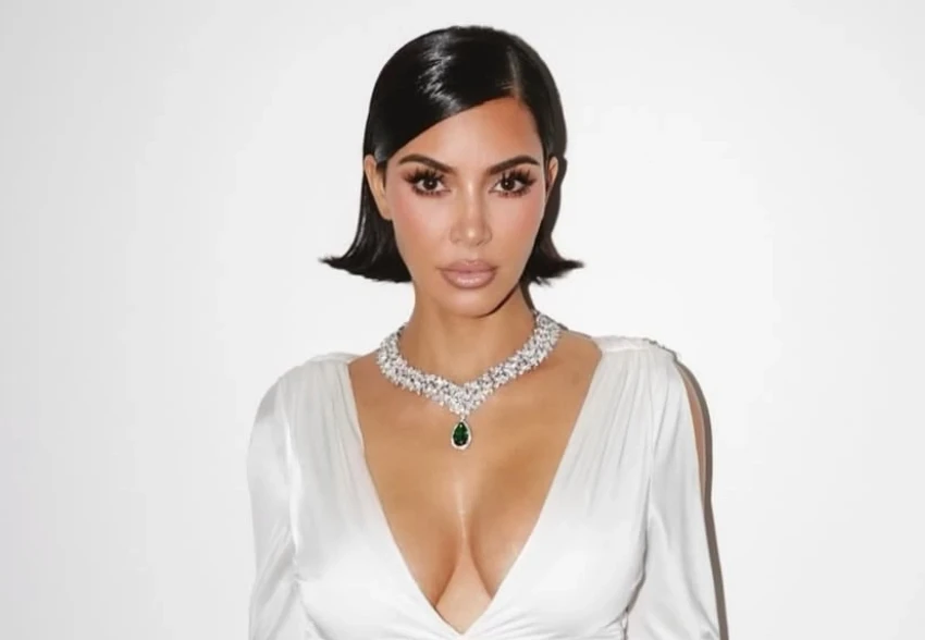 Ким Кардашьян выставила на аукцион свои наряды из сериала "Всё честно"